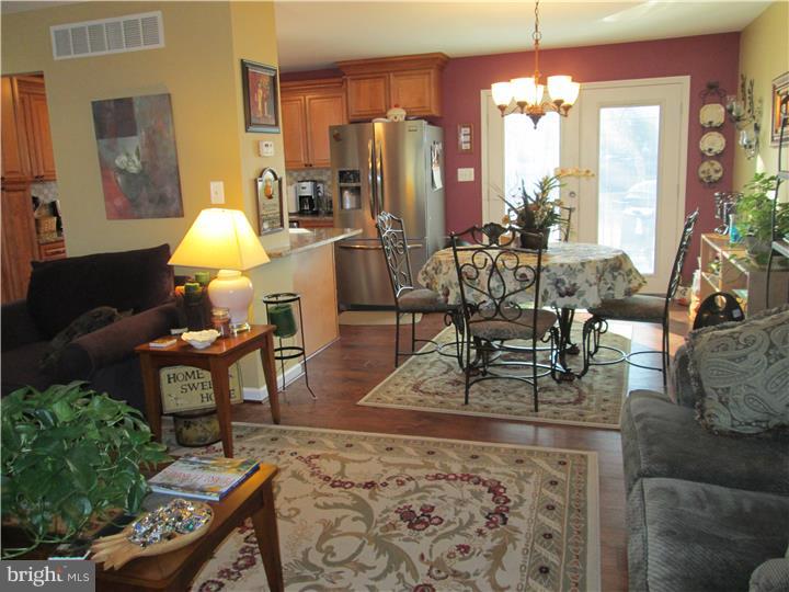38 Linden Road Burlington, NJ 08016 - Photo 5 of 23 Dining Room