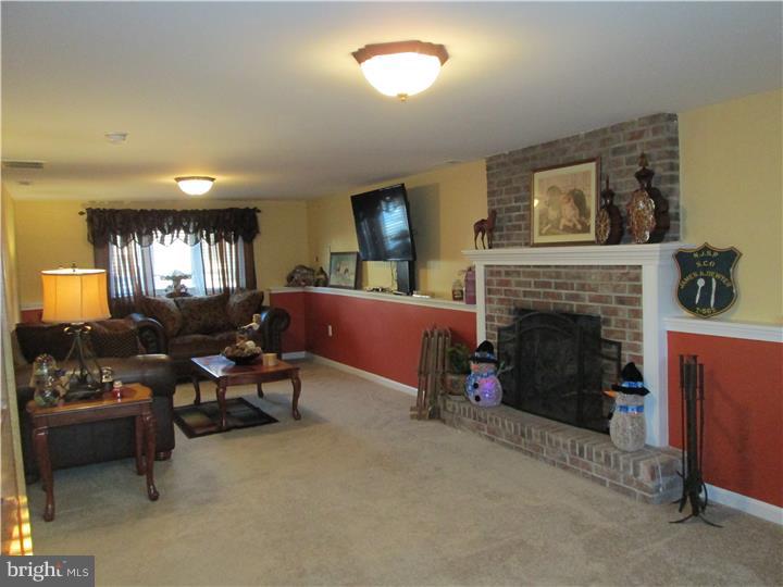 38 Linden Road Burlington, NJ 08016 - Photo 10 of 23 Family Room