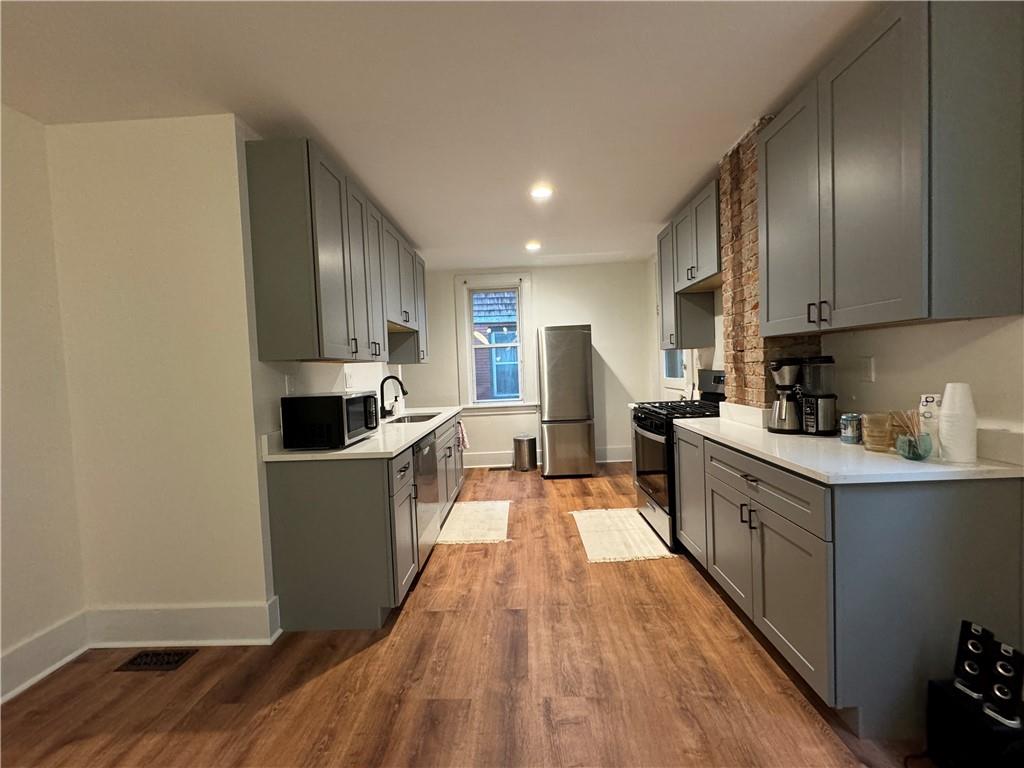 29 Defoe Street Pittsburgh, PA 15214 - Photo 17 of 36 Gallery Image 17
