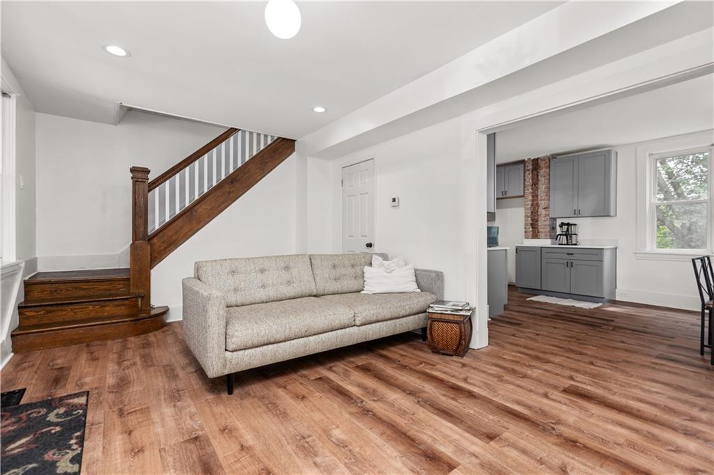 29 Defoe Street Pittsburgh, PA 15214 - Photo 6 of 36 Gallery Image 6