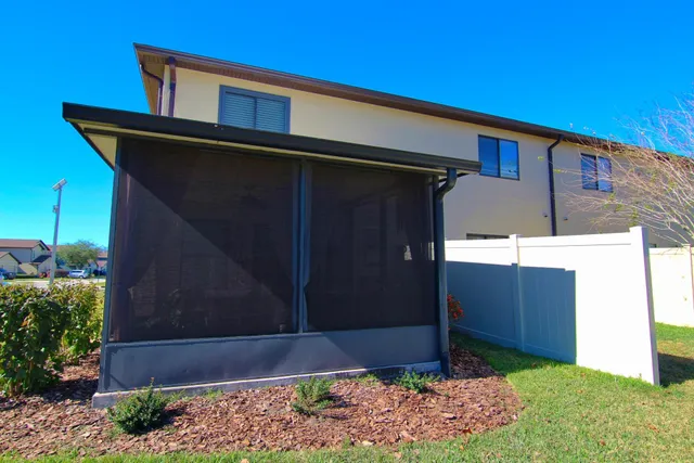a front view of house with yard