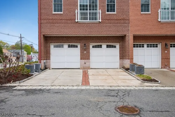 $1,050,000 | 20 Gable Walk, Unit 20, Livingston, NJ 07039
