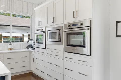 $1,400,000 | 1606 10th Avenue North, Nashville, TN 37208