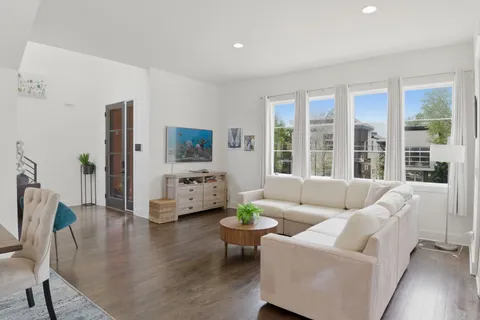 $1,400,000 | 1606 10th Avenue North, Nashville, TN 37208