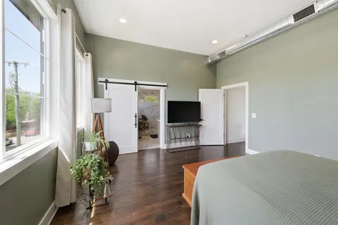 $1,400,000 | 1606 10th Avenue North, Nashville, TN 37208
