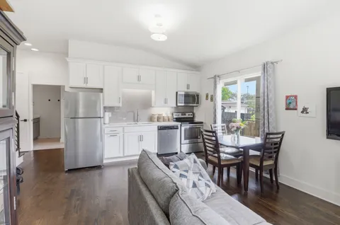$1,400,000 | 1606 10th Avenue North, Nashville, TN 37208