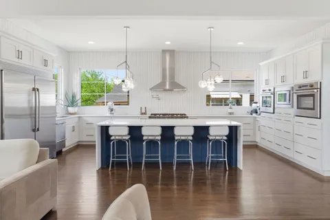 $1,400,000 | 1606 10th Avenue North, Nashville, TN 37208