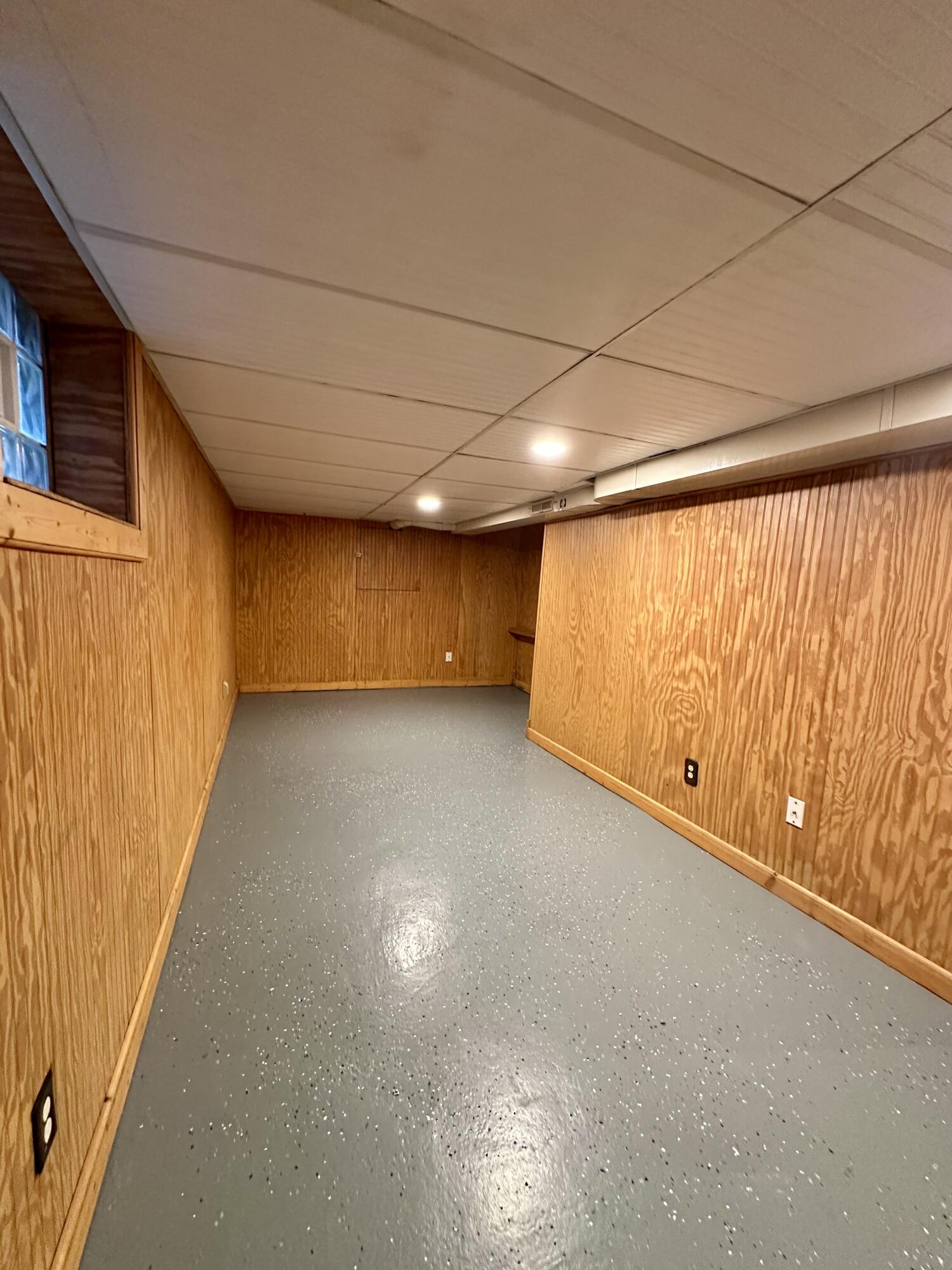 6244 Madison Avenue Hammond, IN 46324 - Photo 19 of 21 a view of a garage