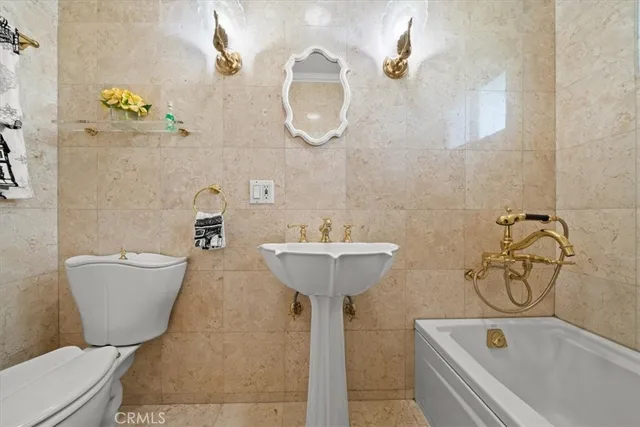 $3,900 | 1228 North La Cienega Boulevard, Unit 203, West Hollywood, CA 90069