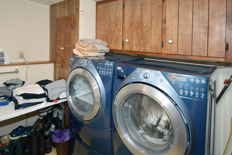 604 Lakeview Road Paw Paw, MI 49079 - Photo 16 of 21 Laundry