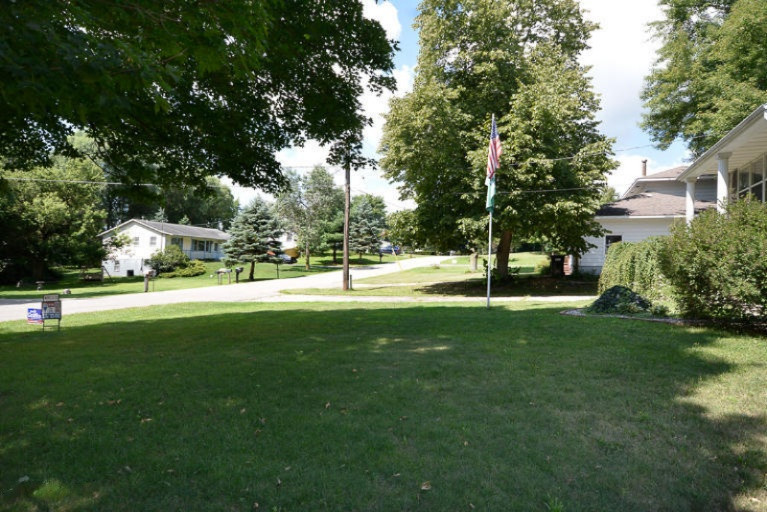 604 Lakeview Road Paw Paw, MI 49079 - Photo 19 of 21 Front Yard
