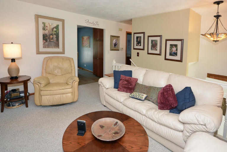604 Lakeview Road Paw Paw, MI 49079 - Photo 5 of 21 Living Room