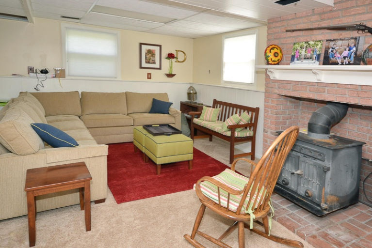 604 Lakeview Road Paw Paw, MI 49079 - Photo 9 of 21 Family Room