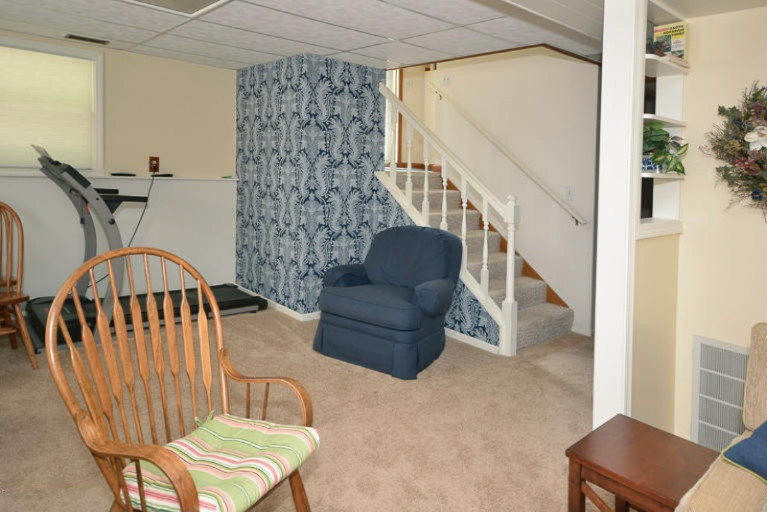 604 Lakeview Road Paw Paw, MI 49079 - Photo 10 of 21 Family Room