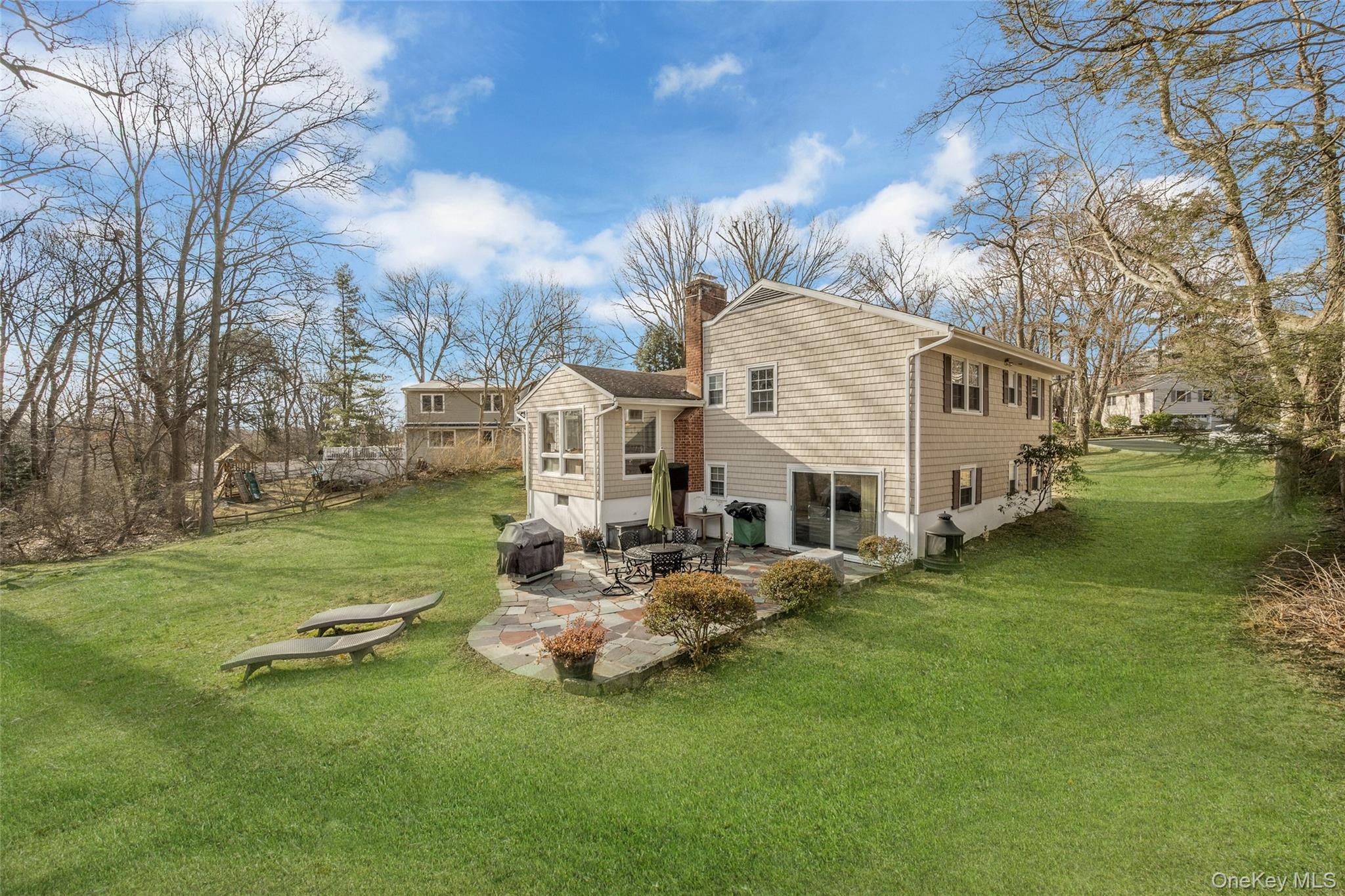 11 Meadowlark Road Rye Brook, NY 10573 - Photo 4 of 34 Flexible space