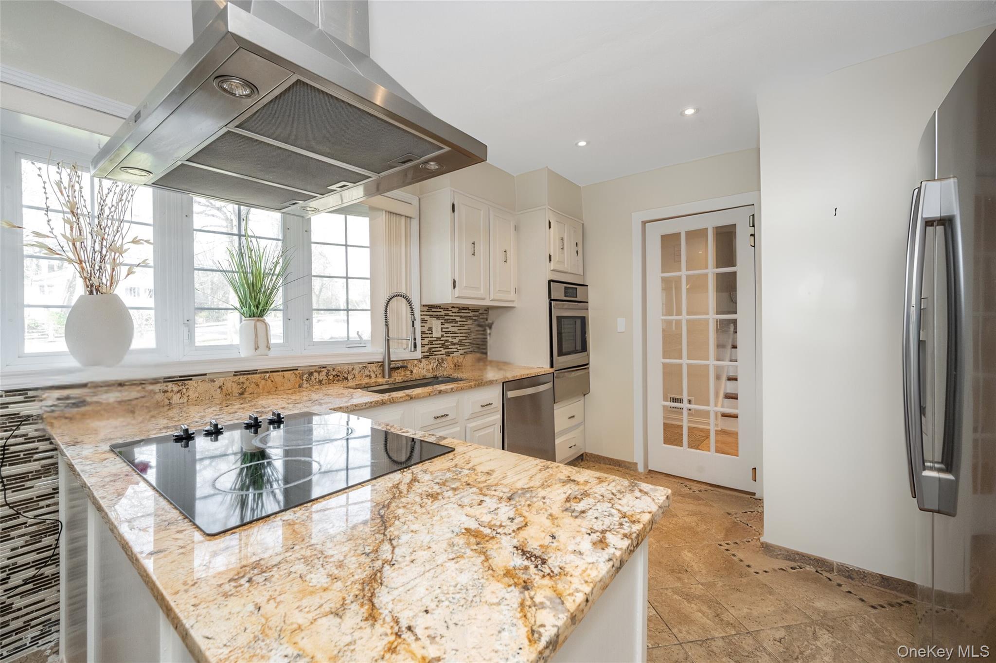 11 Meadowlark Road Rye Brook, NY 10573 - Photo 9 of 34 Modern Eat in Kitchen