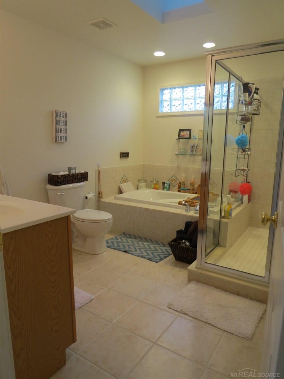 3451 Riverside Drive Port Huron, MI 48060 - Photo 19 of 28 31346767-18.JPG