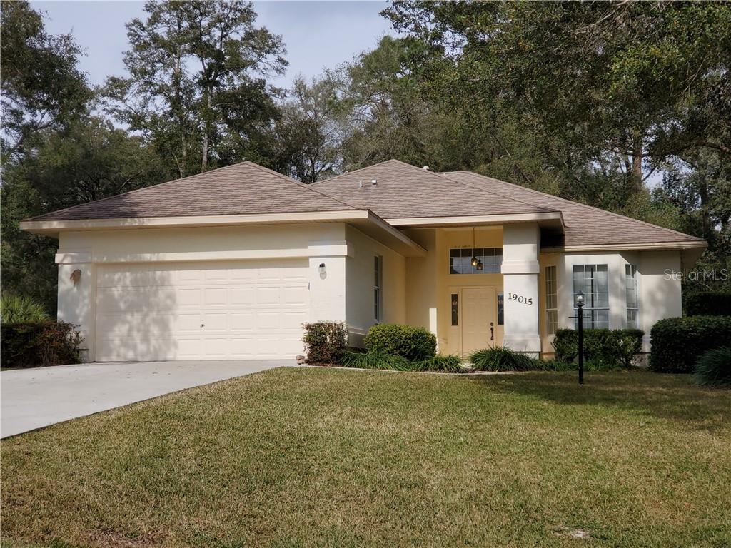 19015 Southwest 98th Loop Dunnellon, FL 34432 - Photo 1 of 1 a front view of a house with a yard
