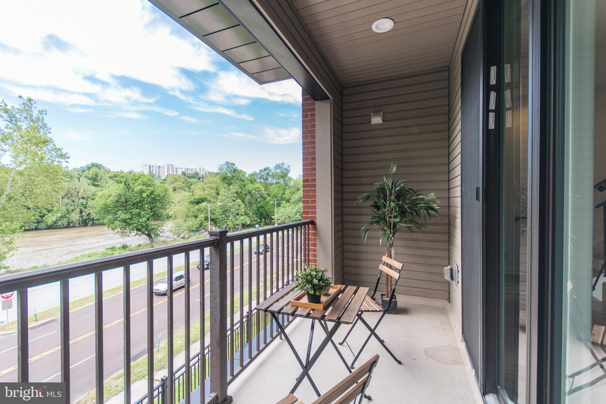 4443 River Ridge Court, Unit 13 Philadelphia, PA 19129 - Photo 13 of 35 a balcony with chairs and a table