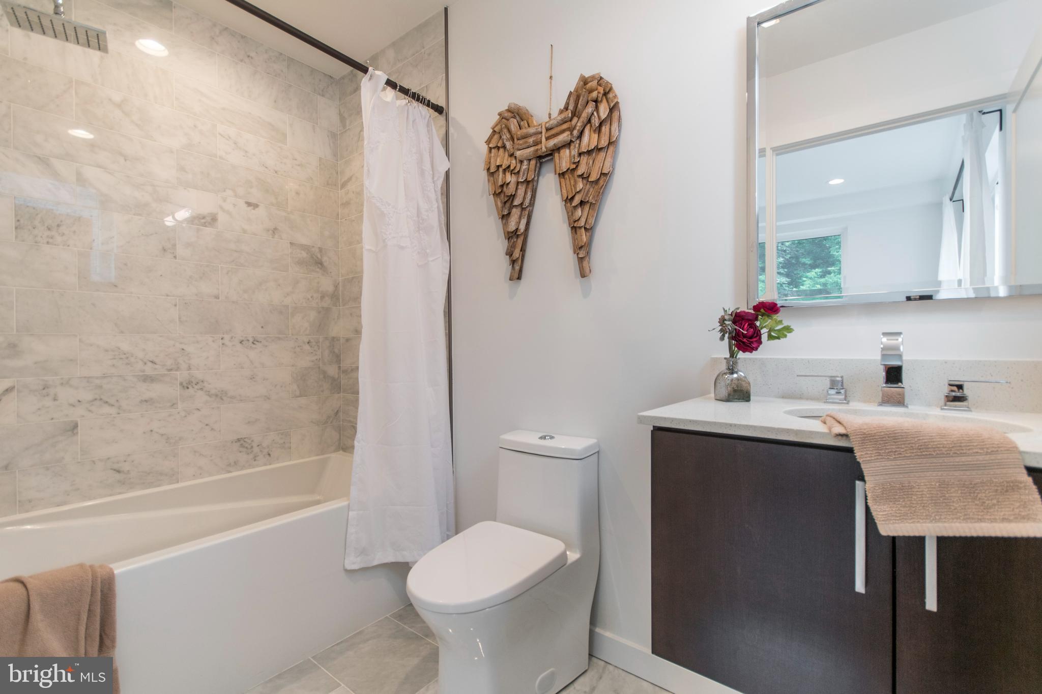 4443 River Ridge Court, Unit 13 Philadelphia, PA 19129 - Photo 25 of 35 a bathroom with a sink toilet and shower