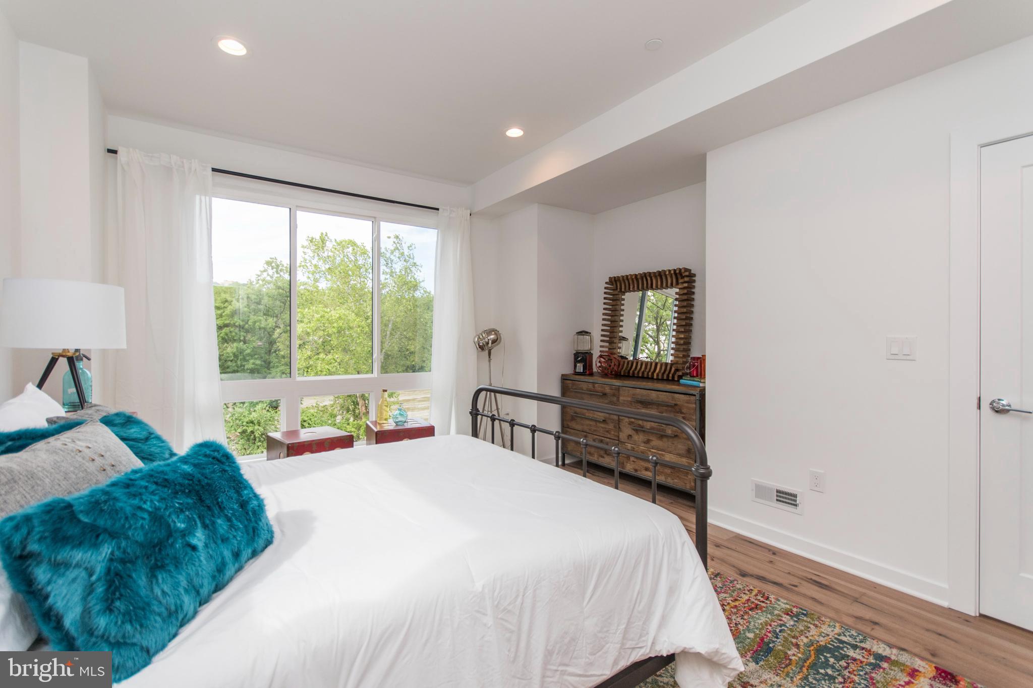 4443 River Ridge Court, Unit 13 Philadelphia, PA 19129 - Photo 29 of 35 a bed room with a bed and a chair