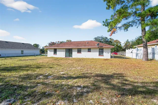 a front view of house with yard and entertaining space