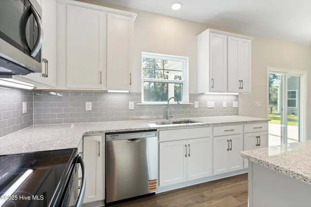 $379,990 | 2009 Twilight Drive Northeast, Winnabow, NC 28479