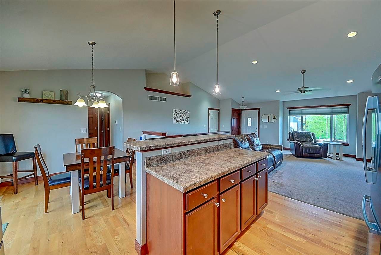 5514 Ruhd Street Southwest Cedar Rapids, IA 52404 - Photo 8 of 34 Gallery Image 8
