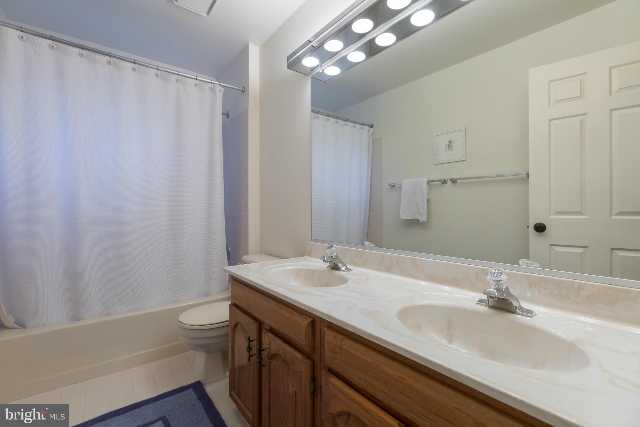 805 Ridge Drive McLean, VA 22101 - Photo 20 of 30 Upper Level Full Bath