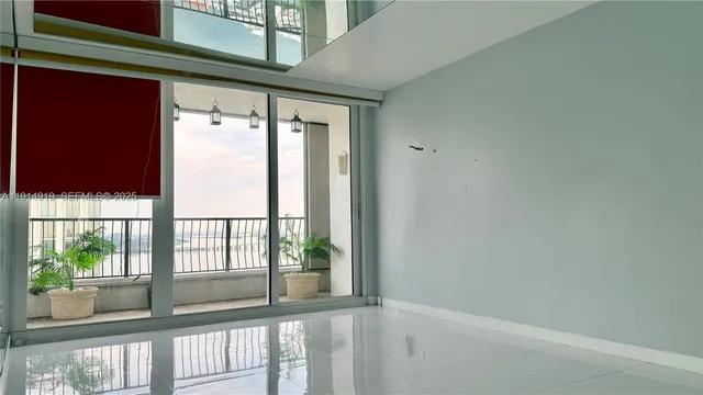 $2,650 | 555 Northeast 15th Street, Unit 31D, Miami, FL 33132