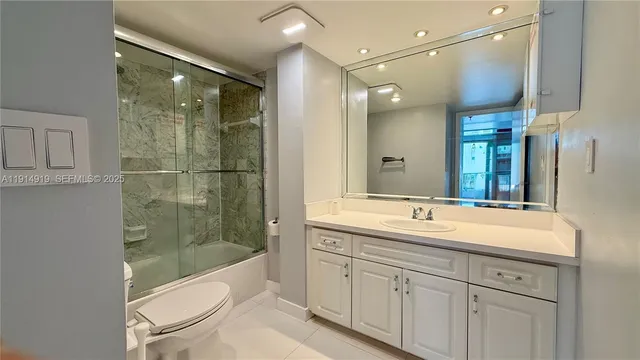 $2,650 | 555 Northeast 15th Street, Unit 31D, Miami, FL 33132