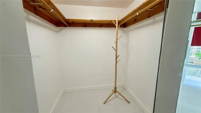 $2,650 | 555 Northeast 15th Street, Unit 31D, Miami, FL 33132