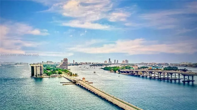 $2,650 | 555 Northeast 15th Street, Unit 31D, Miami, FL 33132