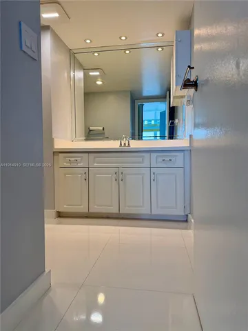 $2,650 | 555 Northeast 15th Street, Unit 31D, Miami, FL 33132