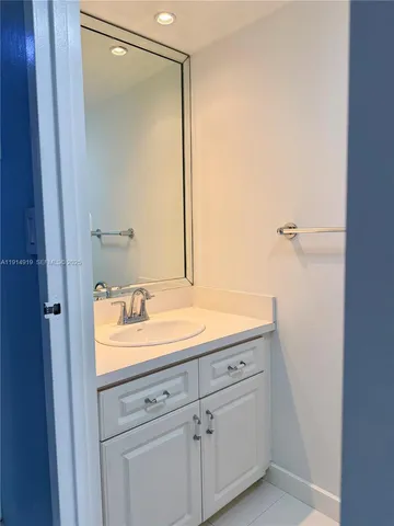 $2,650 | 555 Northeast 15th Street, Unit 31D, Miami, FL 33132