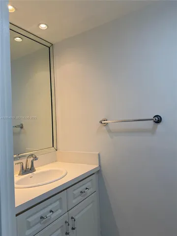 $2,650 | 555 Northeast 15th Street, Unit 31D, Miami, FL 33132