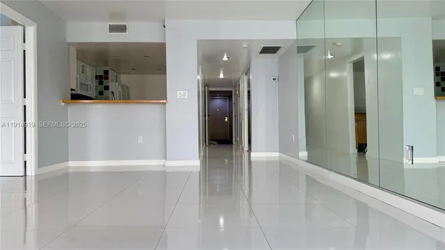$2,650 | 555 Northeast 15th Street, Unit 31D, Miami, FL 33132