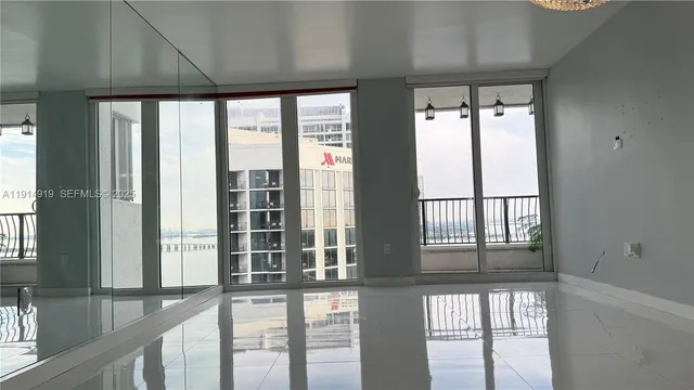 $2,650 | 555 Northeast 15th Street, Unit 31D, Miami, FL 33132