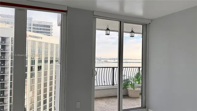 $2,650 | 555 Northeast 15th Street, Unit 31D, Miami, FL 33132