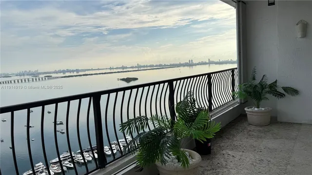 $2,650 | 555 Northeast 15th Street, Unit 31D, Miami, FL 33132