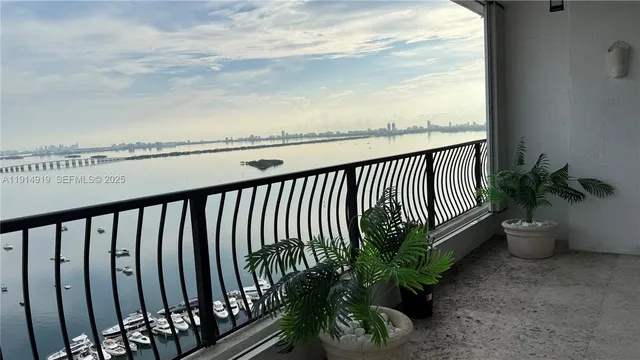 $2,650 | 555 Northeast 15th Street, Unit 31D, Miami, FL 33132