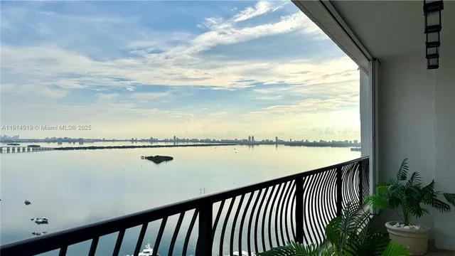 $2,650 | 555 Northeast 15th Street, Unit 31D, Miami, FL 33132