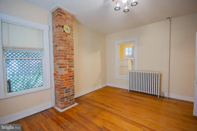 a view of house with a yard