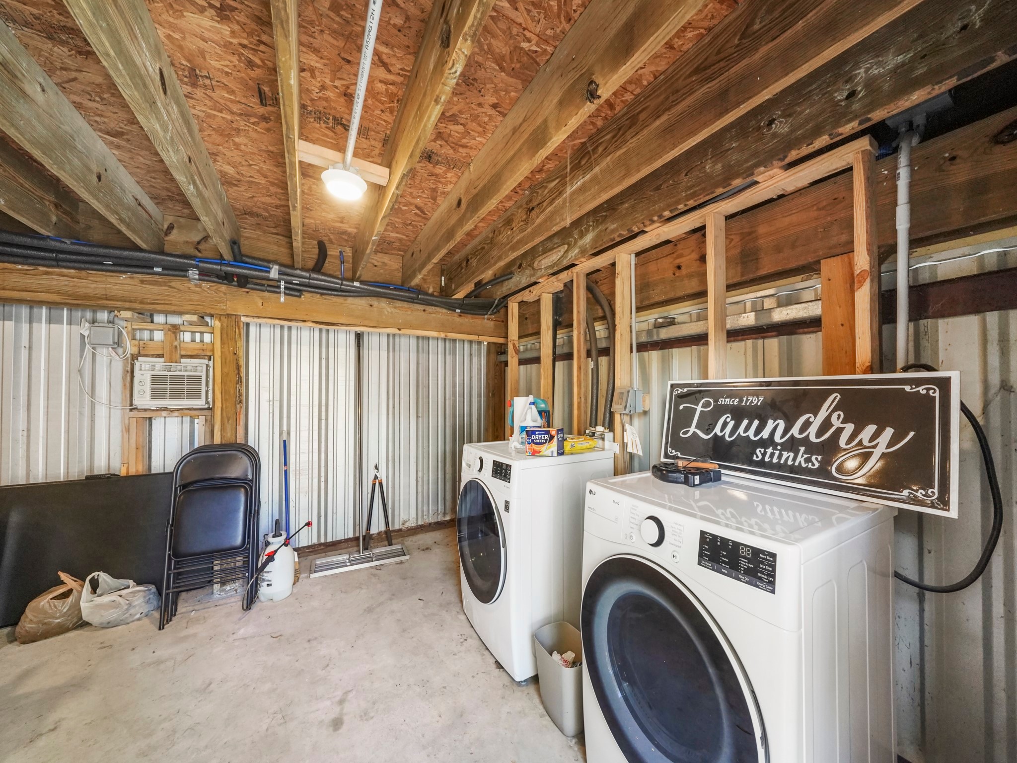 910 Rosewick Street Houston, TX 77015 - Photo 13 of 14 a utility room with dryer and washer