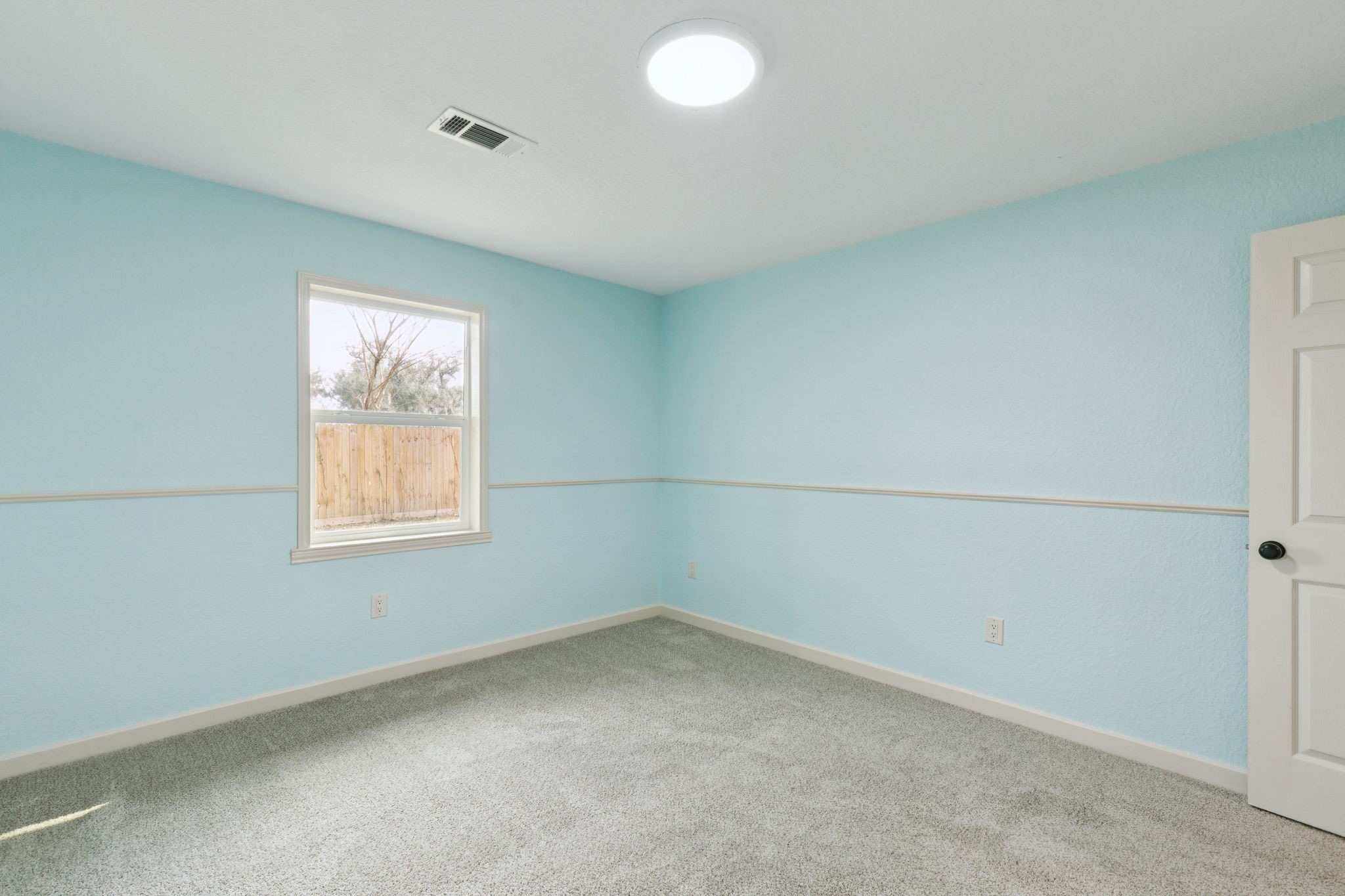185 Hunters Lane Sweeny, TX 77480 - Photo 13 of 22 an empty room with a window