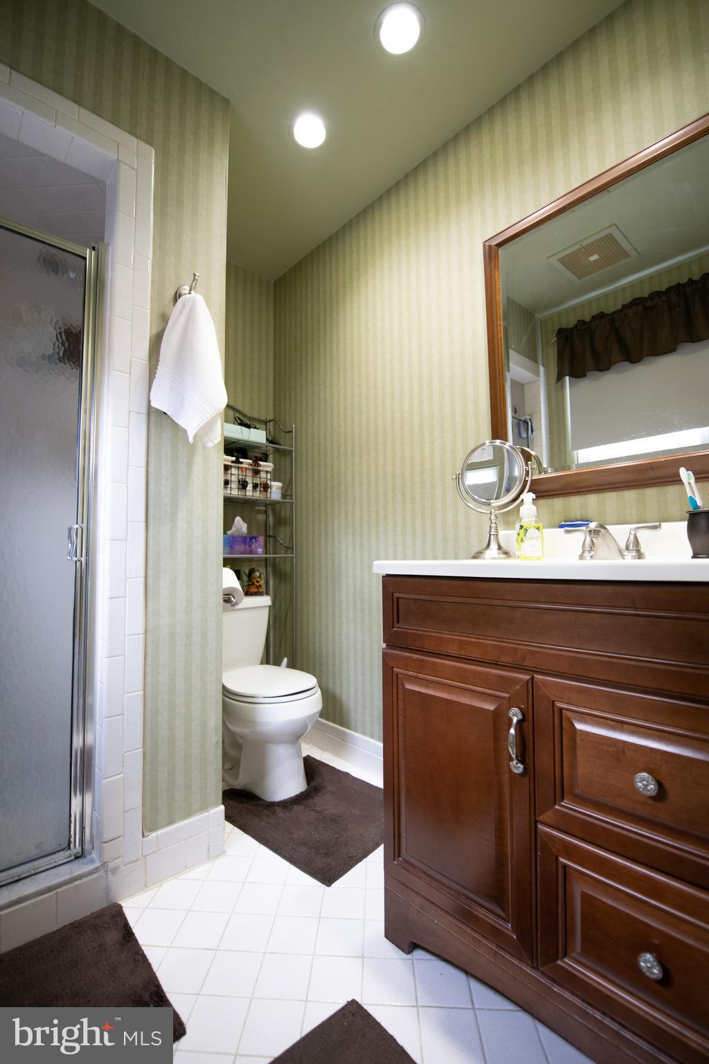 1031 Hoven Road Philadelphia, PA 19115 - Photo 20 of 31 Master Bath