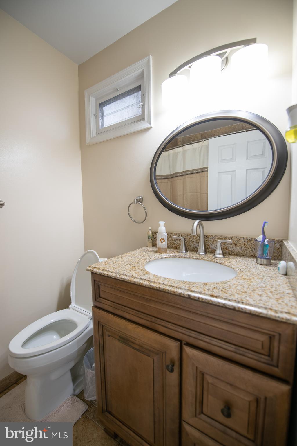 1031 Hoven Road Philadelphia, PA 19115 - Photo 22 of 31 Hall Bath