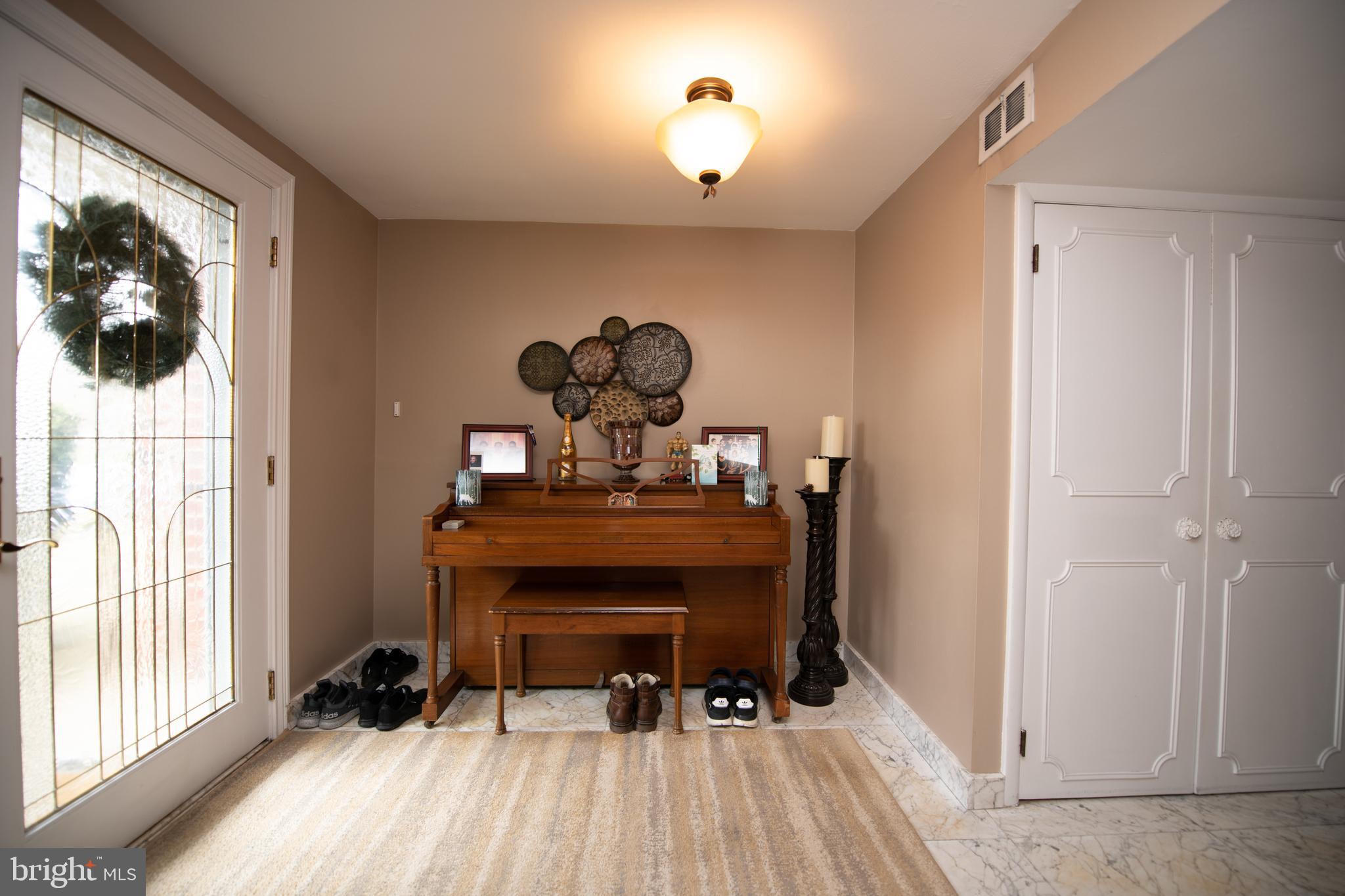1031 Hoven Road Philadelphia, PA 19115 - Photo 5 of 31 Gallery Image 5