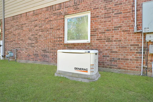 a view of a house with backyard