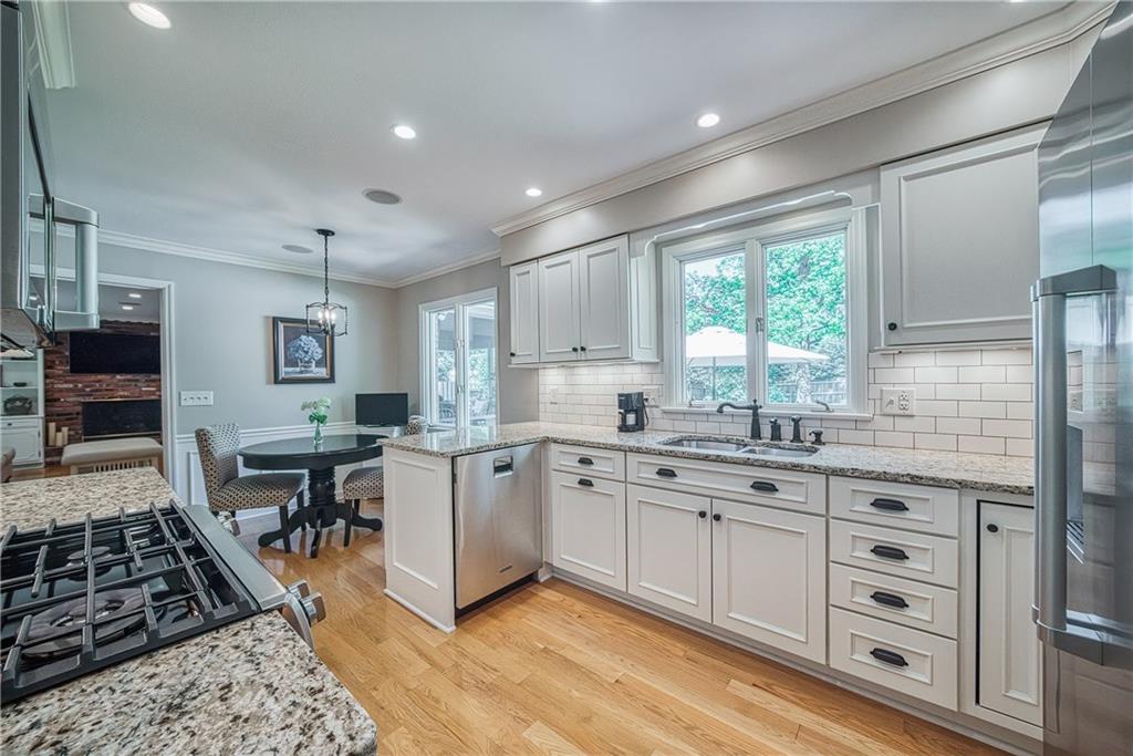 5357 Roxbury Road Indianapolis, IN 46226 - Photo 3 of 31 Gallery Image 3